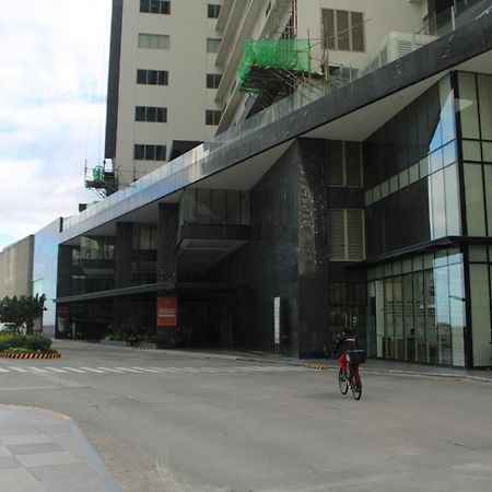 A2J Luxury Bgc Balcony Suite Near Sm Aura Taguig Манила Экстерьер фото