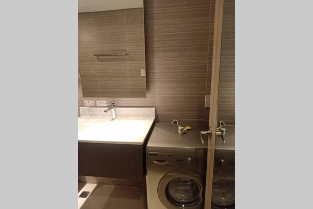 A2J Luxury Bgc Balcony Suite Near Sm Aura Taguig Манила Экстерьер фото