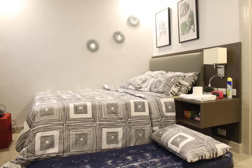 A2J Luxury Bgc Balcony Suite Near Sm Aura Taguig Манила Экстерьер фото