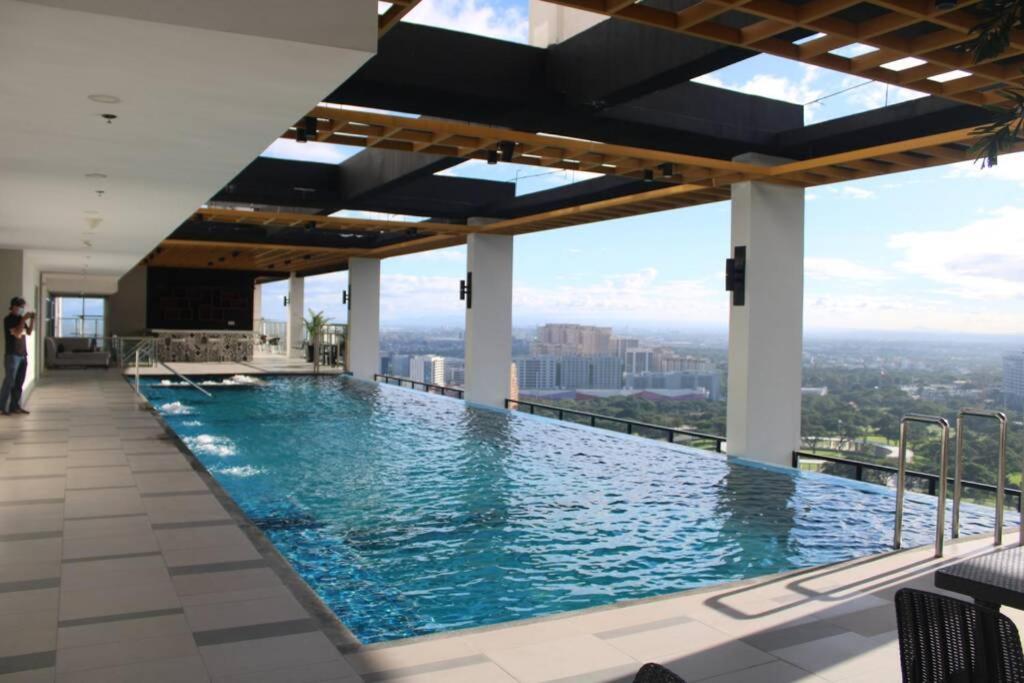 A2J Luxury Bgc Balcony Suite Near Sm Aura Taguig Манила Экстерьер фото