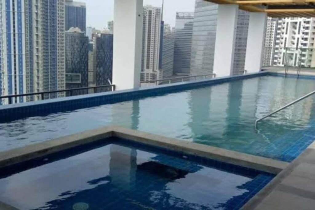 A2J Luxury Bgc Balcony Suite Near Sm Aura Taguig Манила Экстерьер фото